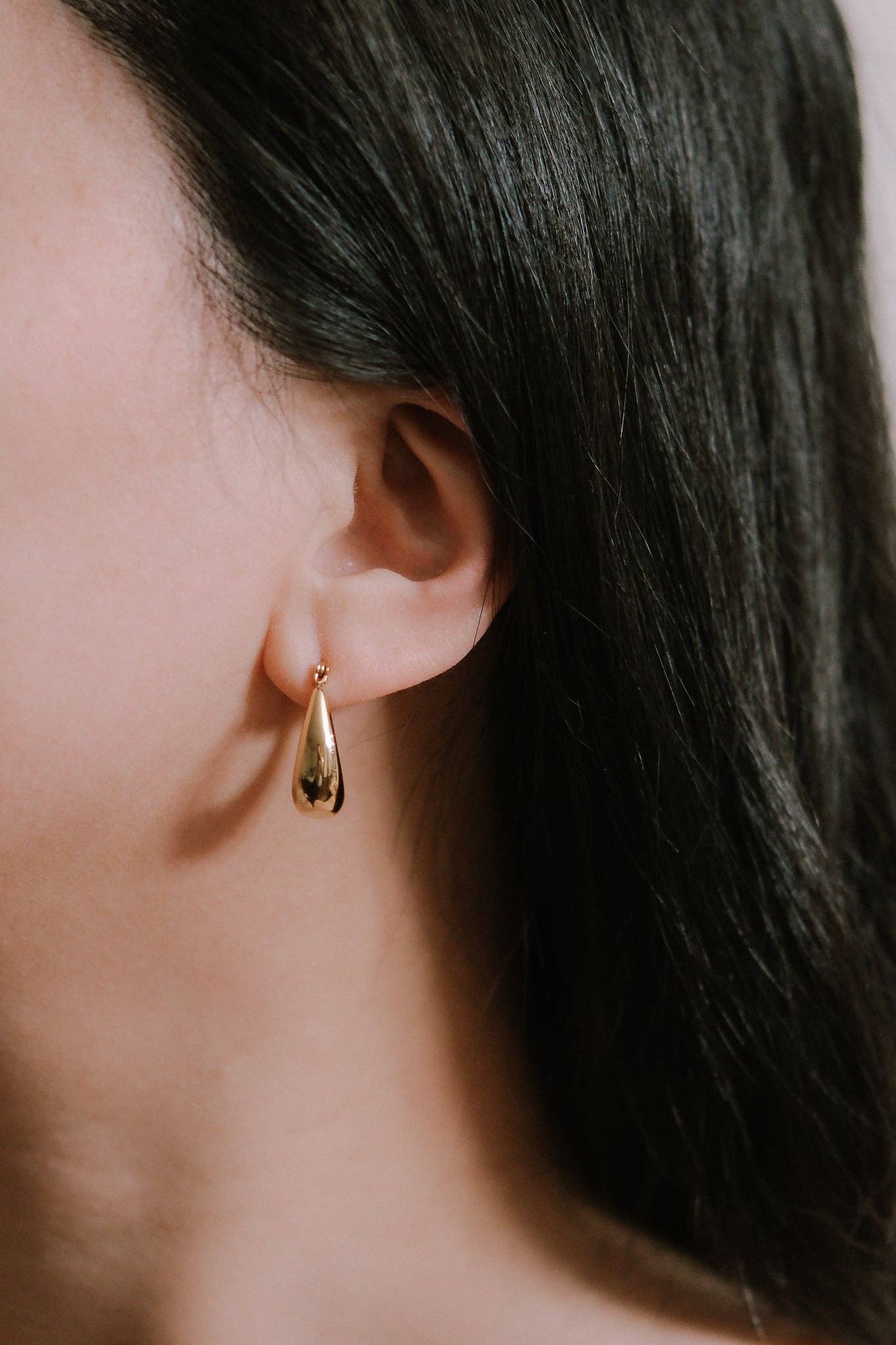 Curved Hoop Earrings | Gold