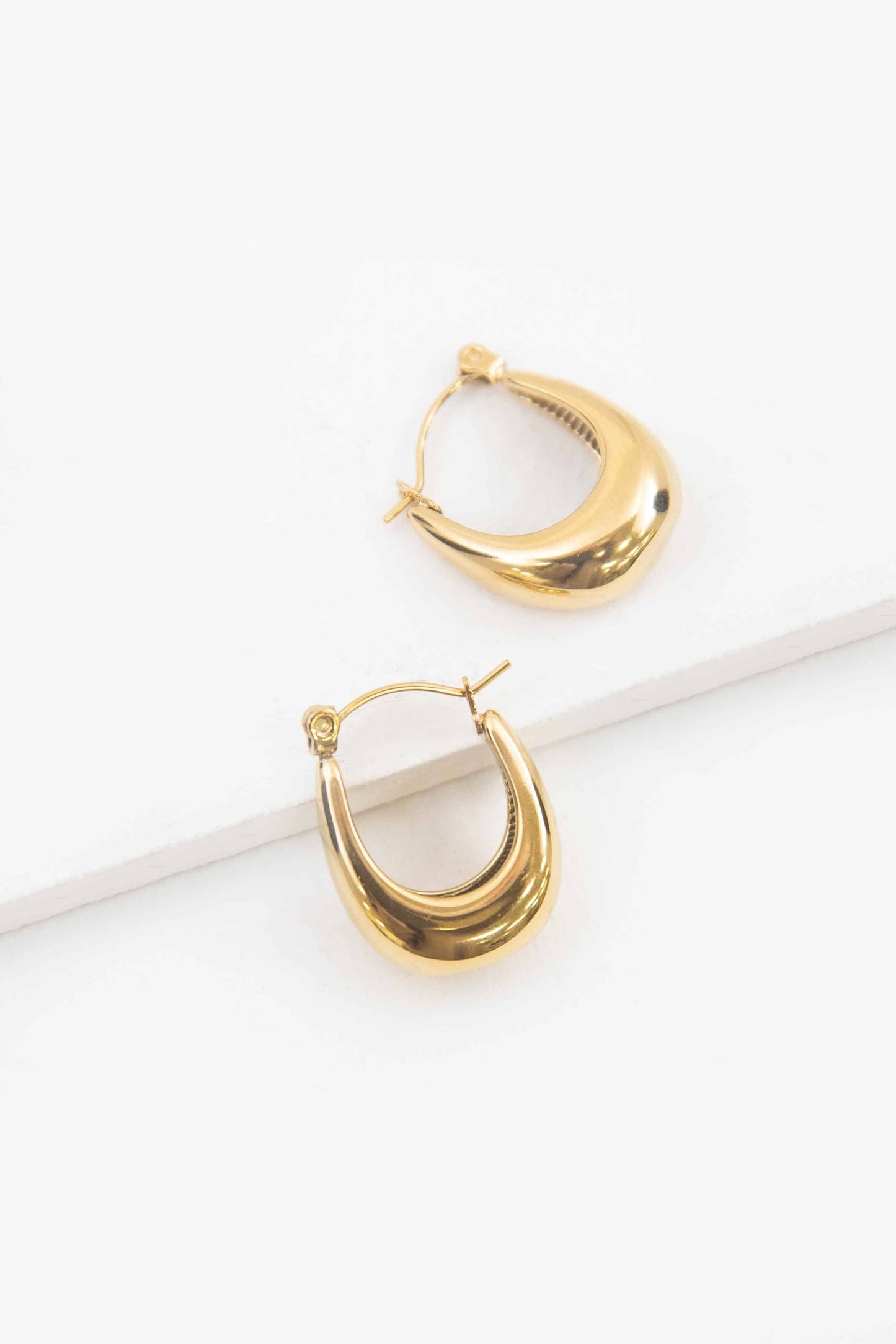 Curved Hoop Earrings | Gold