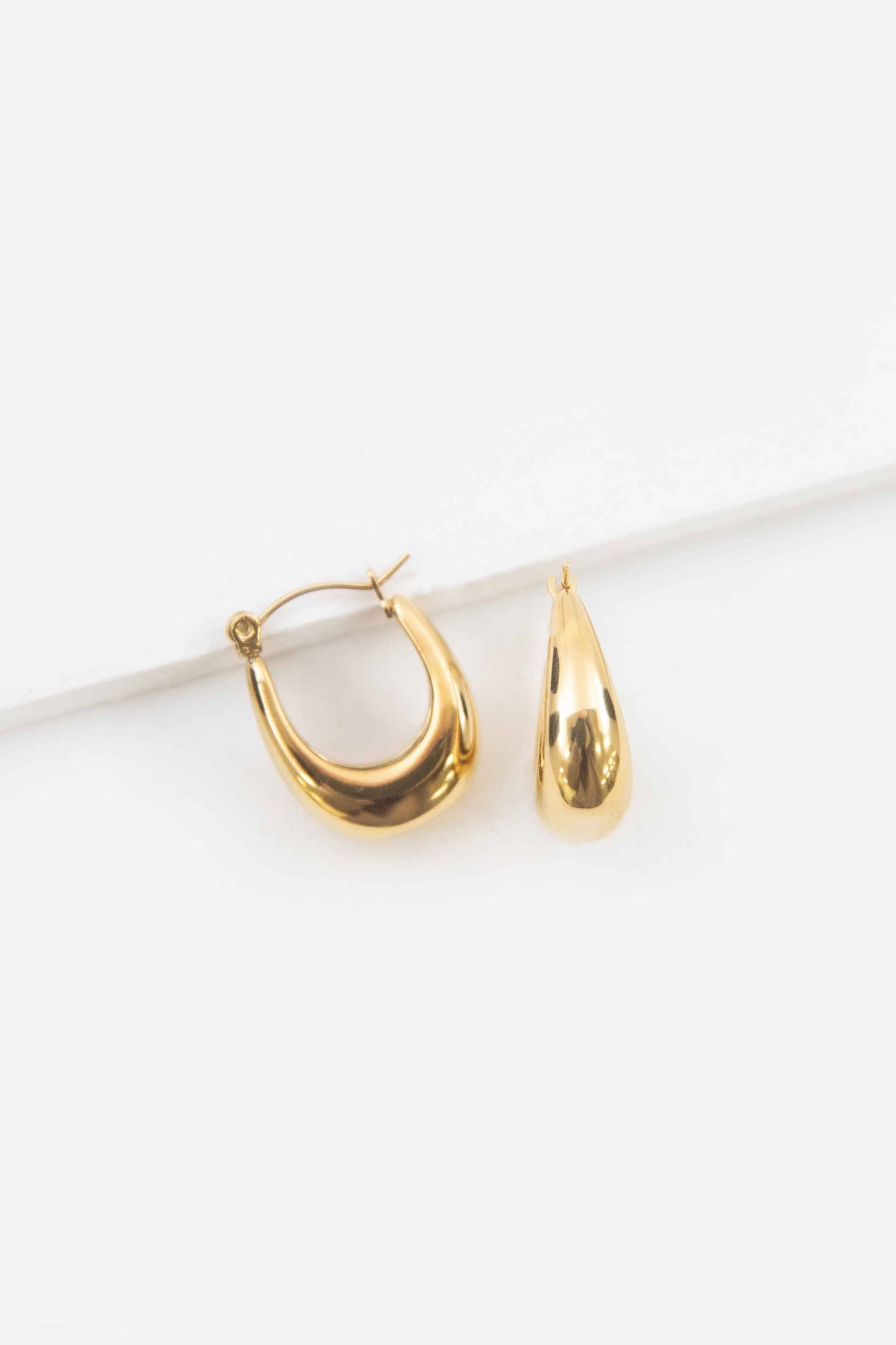 Curved Hoop Earrings | Gold