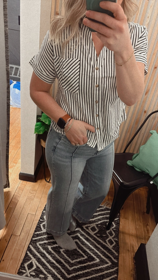 Front Seam Crop Wide Leg Jean